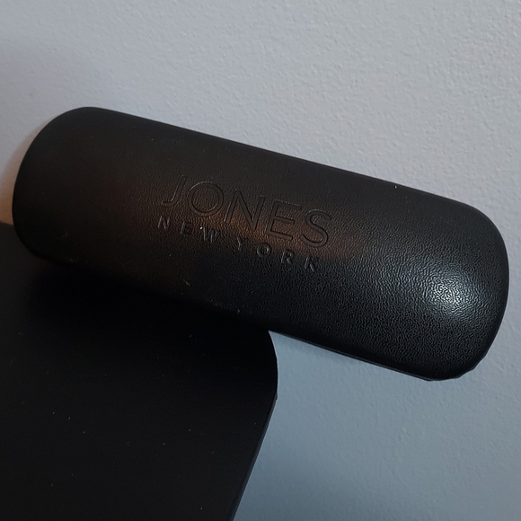 Jones New York Black Hard ClamShell Eyeglass Case - Picture 1 of 5